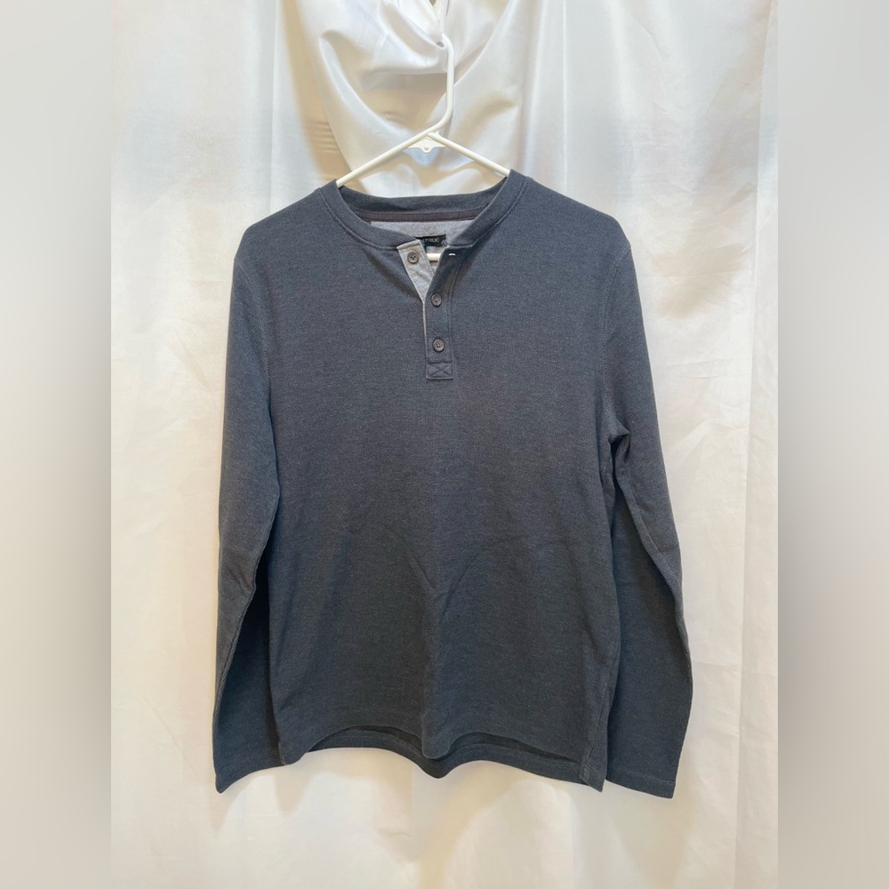 COPY - Banana Republic EUC Long Sleeve 3 Button Henley - only worn twice
